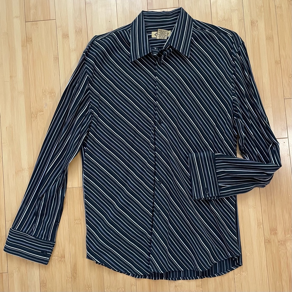 Y-Chrome Button Down Shirt Size Large